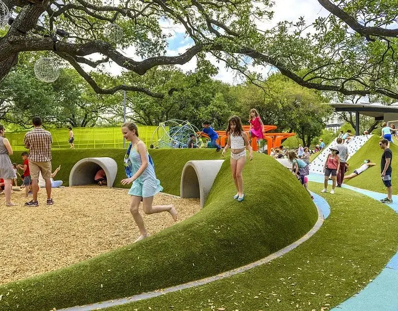 Noble Aurellia: Landscaped gardens and green spaces